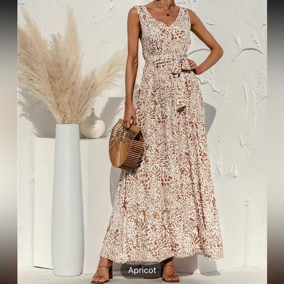 Dresses & Skirts - Floral prints maxi Dress